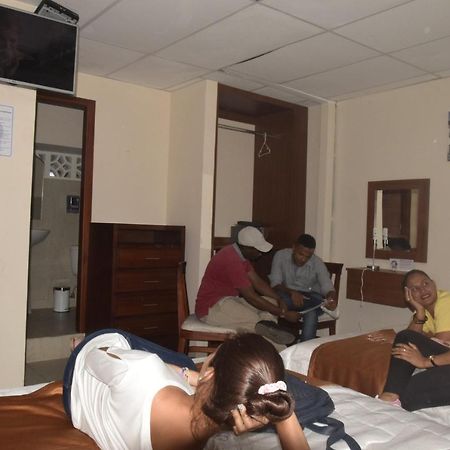 Olan'S Hotel Group Esmeraldas Luaran gambar