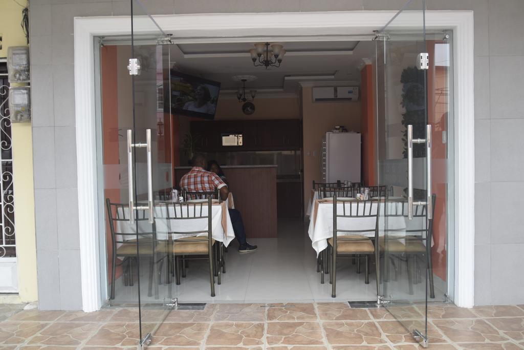 Olan'S Hotel Group Esmeraldas Luaran gambar