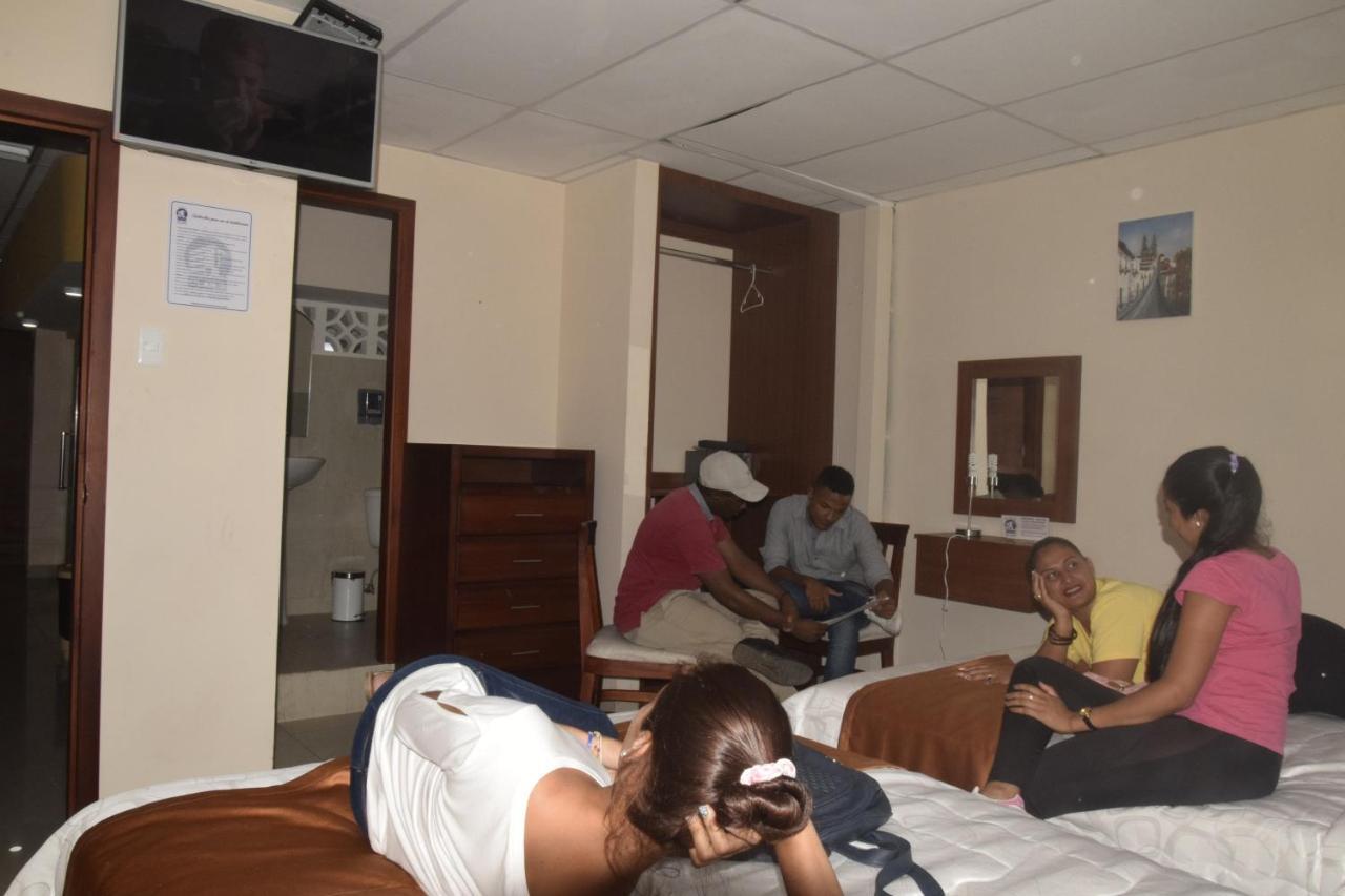 Olan'S Hotel Group Esmeraldas Luaran gambar
