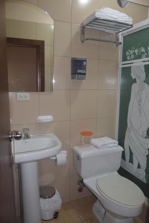 Olan'S Hotel Group Esmeraldas Luaran gambar