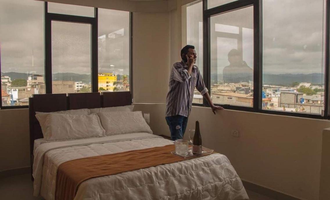 Olan'S Hotel Group Esmeraldas Luaran gambar